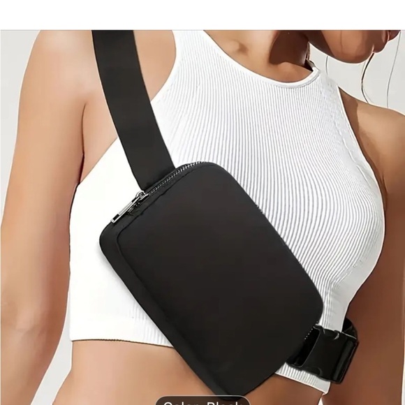 Stylish Black Crossbody Bag NEW - Picture 1 of 3